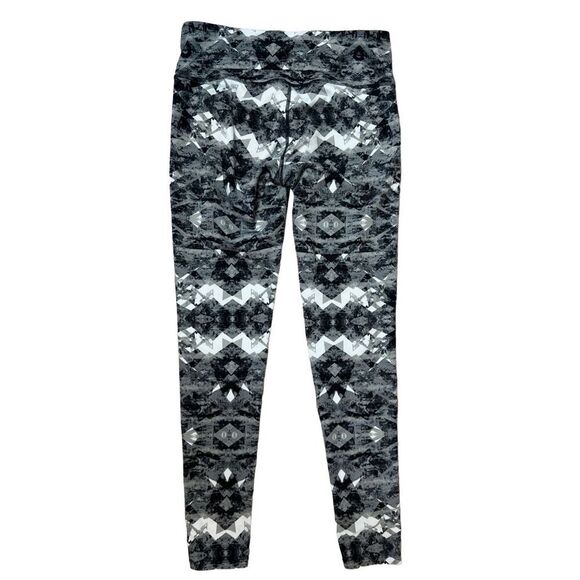 Athleta Cosmic Chaturanga Black White Capri Cropped Activewear Leggings SMALL - Picture 2 of 12